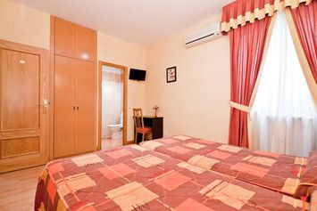 Hostal Las Cortes