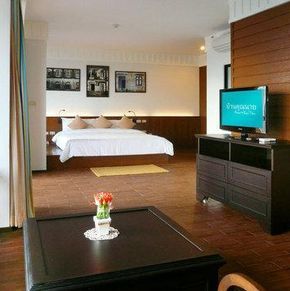 NearBy Hotel