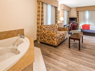 Фото отеля Best Western Riverview Inn & Suites