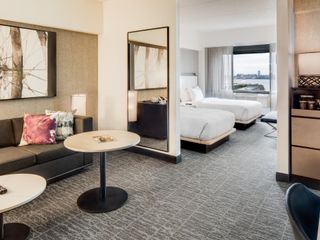 Фото отеля DoubleTree by Hilton Hotel & Suites Jersey City