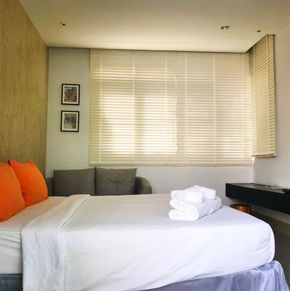 NearBy Hotel