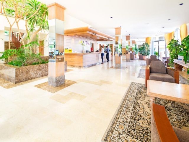 Hotel Photo 9