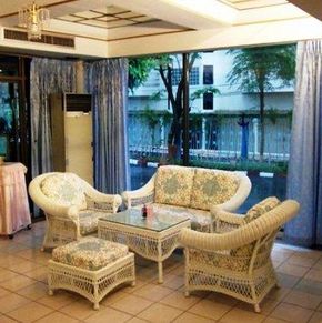 NearBy Hotel