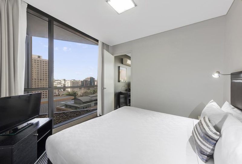 image of hotel Meriton Suites Campbell Street, Sydney