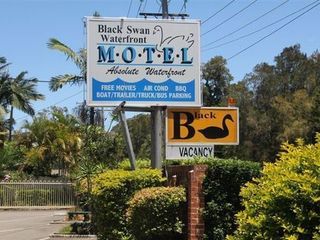 Фото отеля Black Swan Waterfront Motel