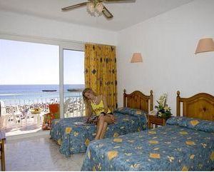 Apartamentos Playa Moreia SIllot Spain