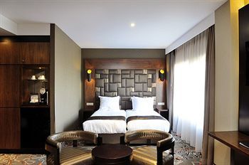 XO Hotels Park West