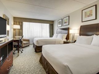 Фото отеля Holiday Inn Westbury-Long Island, an IHG Hotel