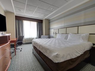 Фото отеля Holiday Inn Plainview-Long Island, an IHG Hotel