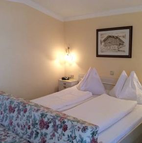NearBy Hotel