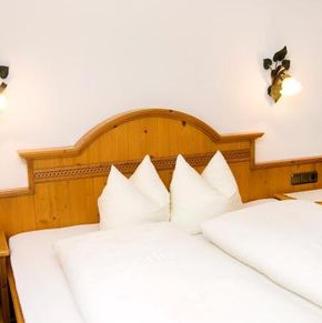 NearBy Hotel