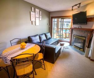1 Bedroom Modern Townhome with Outdoor Hot Tub &Pool Whistler Canada