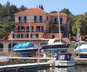 Apartments Dora, with a beautiful view of the bay, near the sea and center Vrboska Croatia