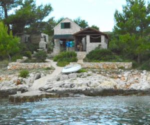 Coastal Cottage in zizanj with Barbecue Tkon Croatia