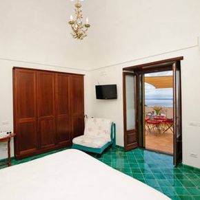 NearBy Hotel