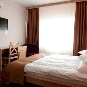 NearBy Hotel