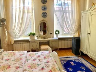 Большие апартаменты в духе Петербурга близко к Эрмитажу