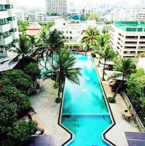 NearBy Hotel