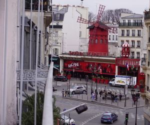 Hotel Moulin Plaza Paris France