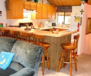 TWO BEDROOM PLUS DEN UNIT #14 BY ESCAPE FOR ALL SEASONS Big Bear Lake United States