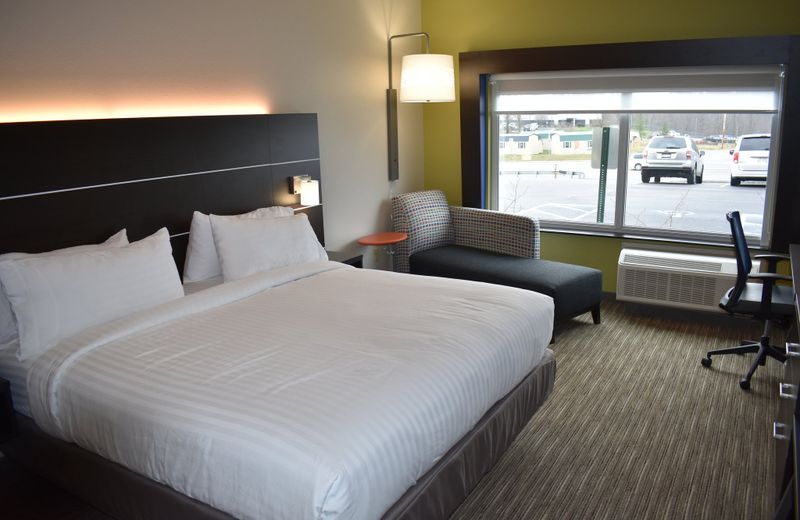 Holiday Inn Express & Suites – Parkersburg East, an IHG Hotel