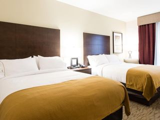 Фото отеля Holiday Inn Express & Suites Aiken, an IHG Hotel