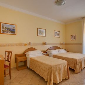 NearBy Hotel