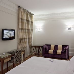 NearBy Hotel