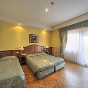 NearBy Hotel
