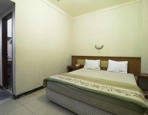 RedDoorz Plus near Cihampelas Walk Bandung Indonesia