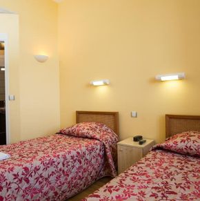 NearBy Hotel