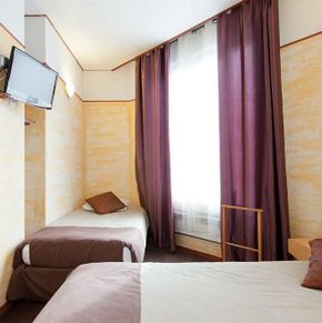 NearBy Hotel