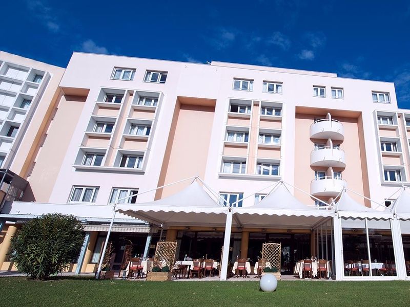 Hotel Photo 1