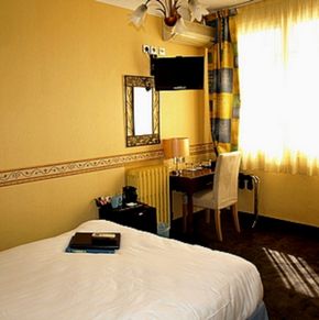 NearBy Hotel