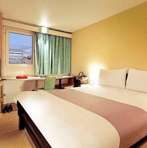 NearBy Hotel