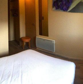 NearBy Hotel