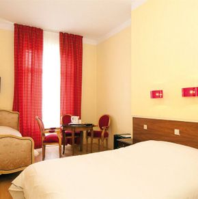 NearBy Hotel