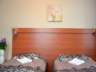 Avis Hotel