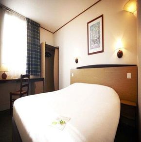 NearBy Hotel
