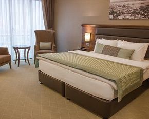 NearBy Hotel