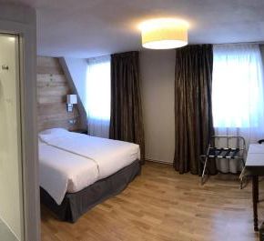 NearBy Hotel