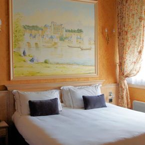 NearBy Hotel