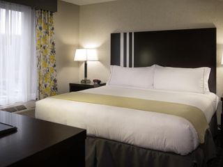 Фото отеля Holiday Inn Express and Suites Madison Central, an IHG Hotel