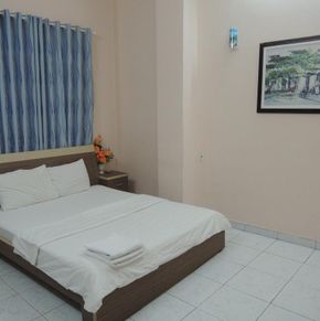 NearBy Hotel