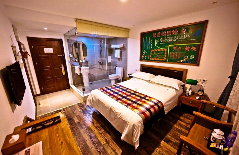 Time Traveller Hotel – Near Beijing Lama Temple, the Imperial College, Ghost Street, Beihai Park, Jingshan Park, Drum Tower, Houhai Bar Street, Tian’anmen Square, Located in Beijing traditional Hutongs, 5 minutes away from Beixinqiao Metro Station