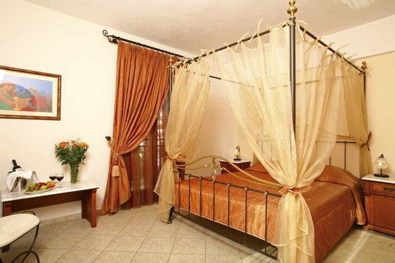 image of hotel Porto Naxos