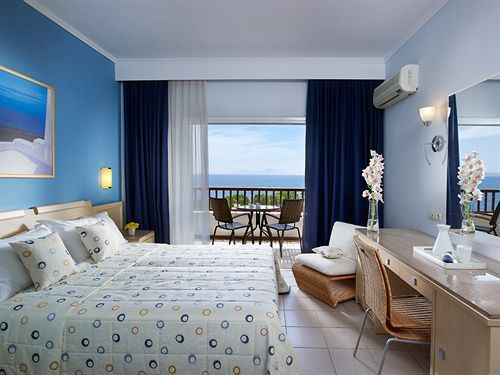 Dimitra Beach Hotel & Suites