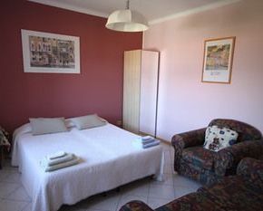 NearBy Hotel