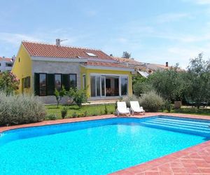 Villa Yellow House Zadar Croatia