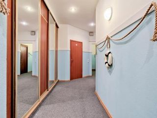 Порт на Невском 90